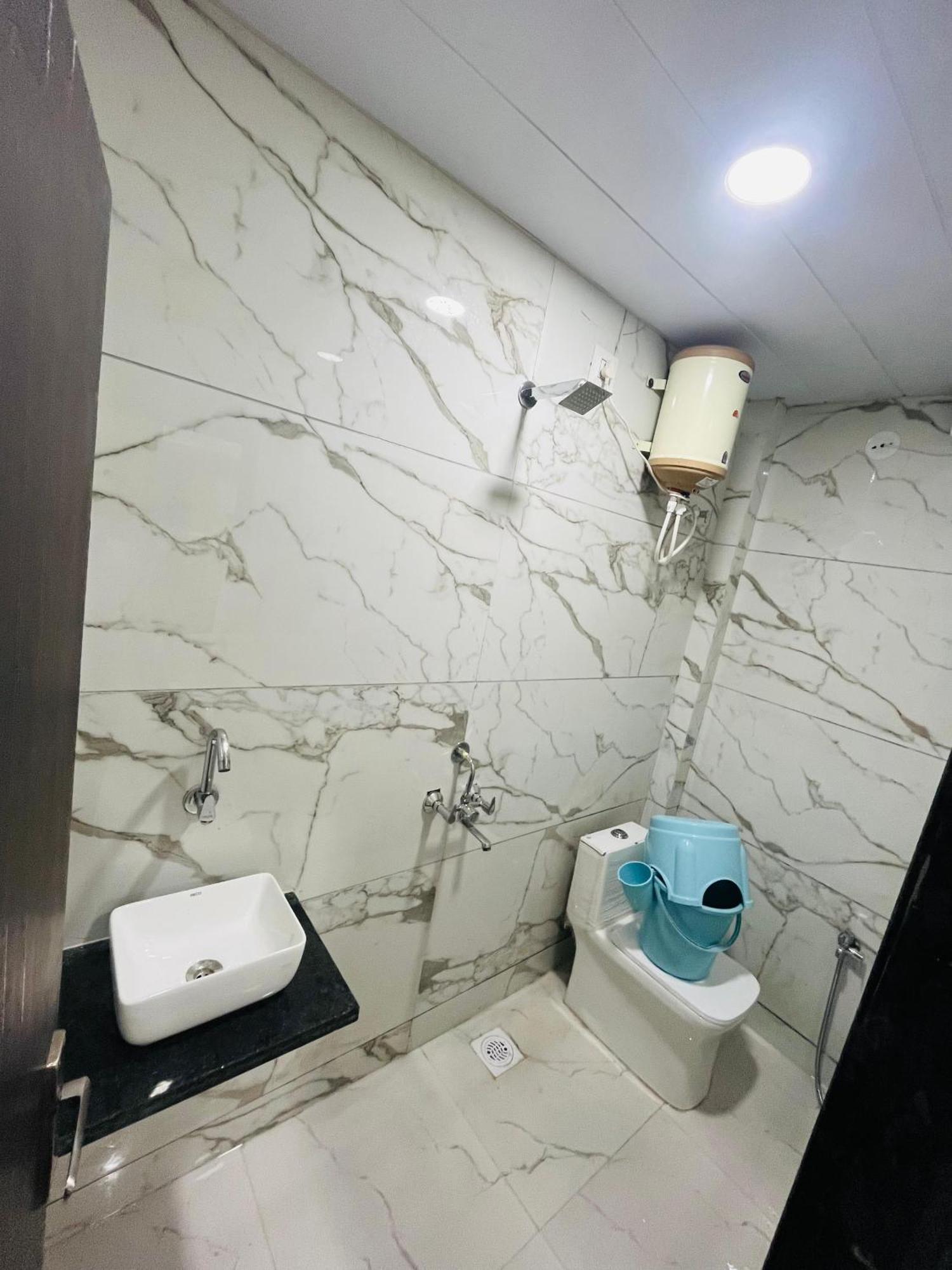 Hotel Sk Tower Ujjain Ngoại thất bức ảnh